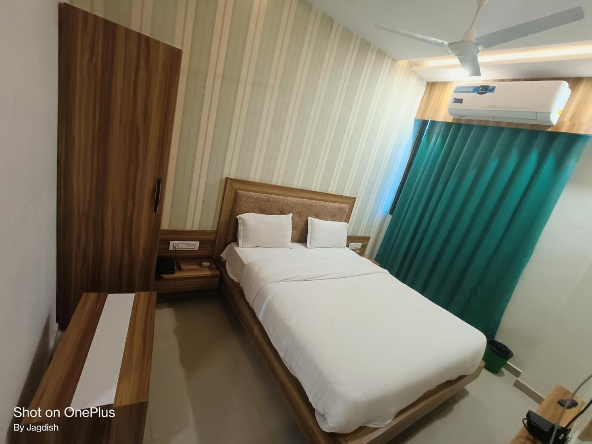 Hotel Asopalav Gándhínagar Exteriér fotografie